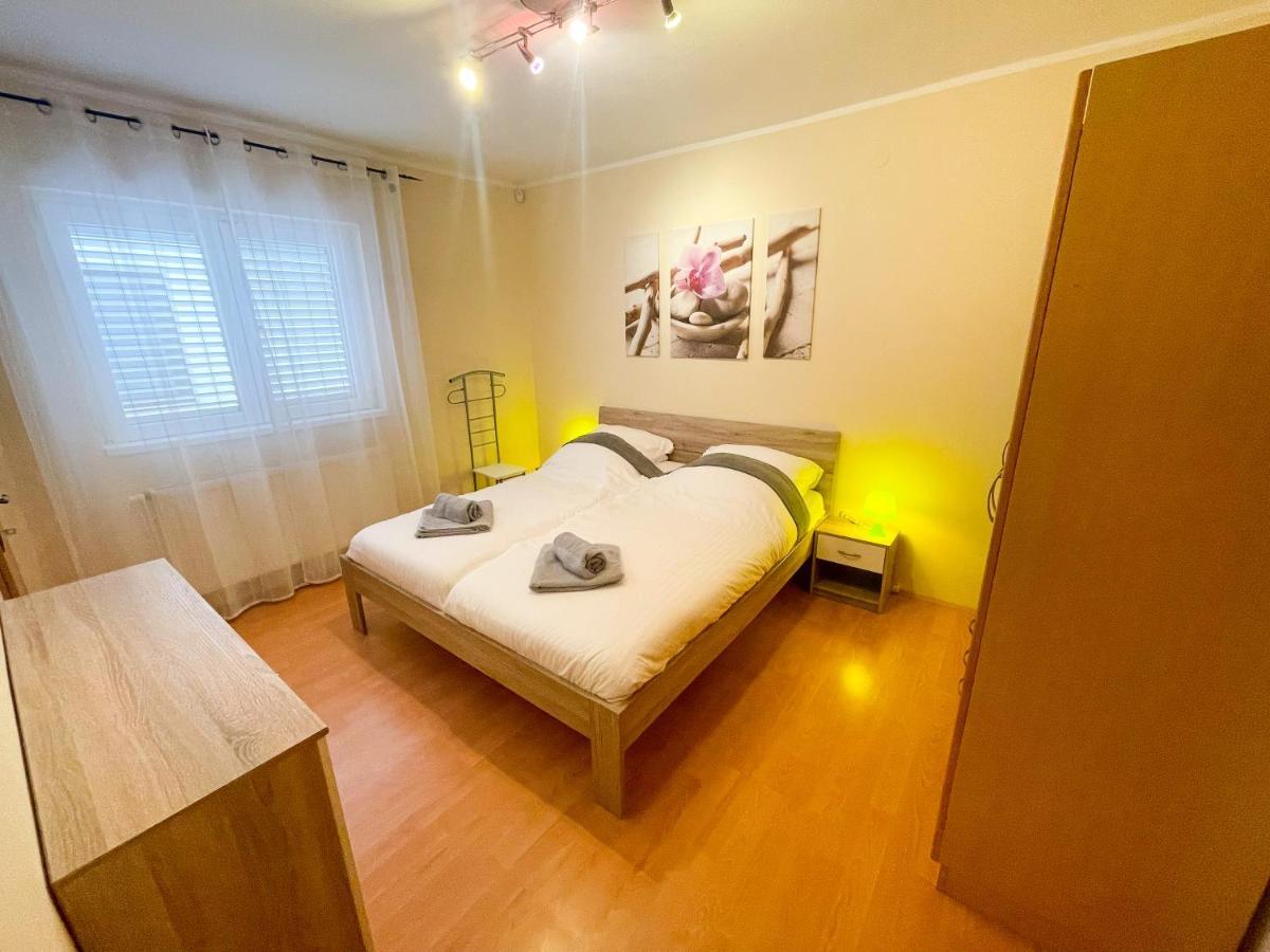 Apartments Sams โนวีวีโนดอลสกี ภายนอก รูปภาพ
