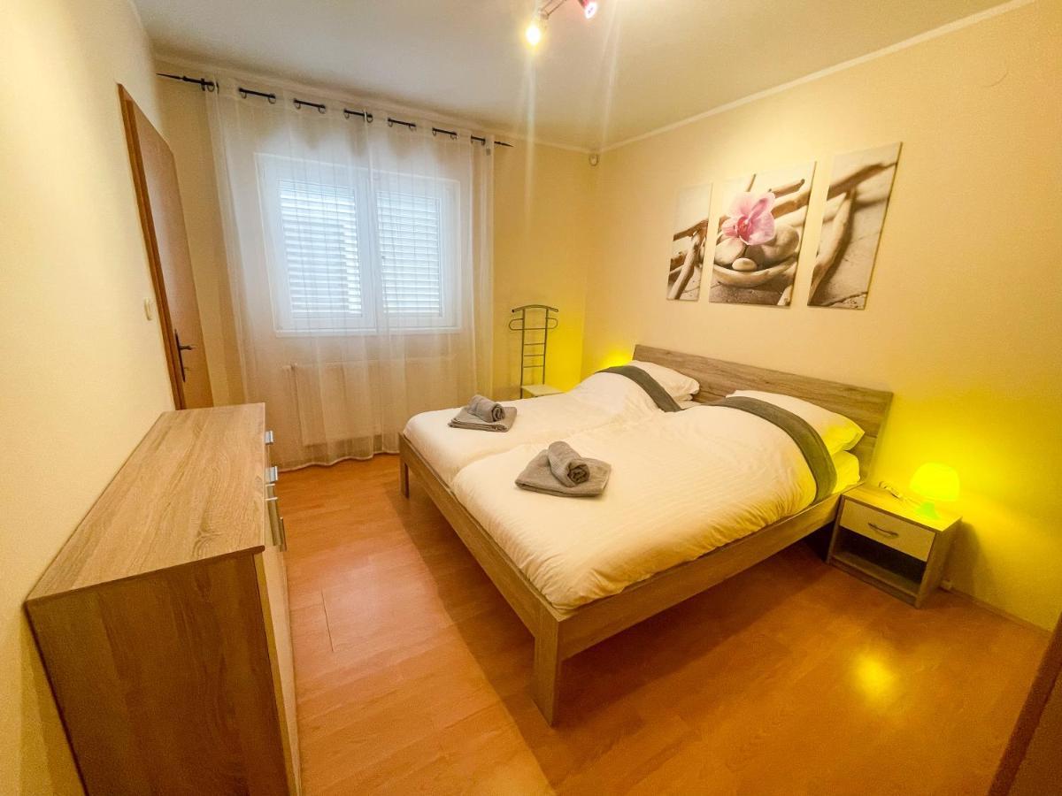 Apartments Sams โนวีวีโนดอลสกี ภายนอก รูปภาพ