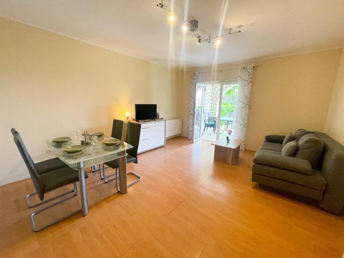 Apartments Sams โนวีวีโนดอลสกี ภายนอก รูปภาพ