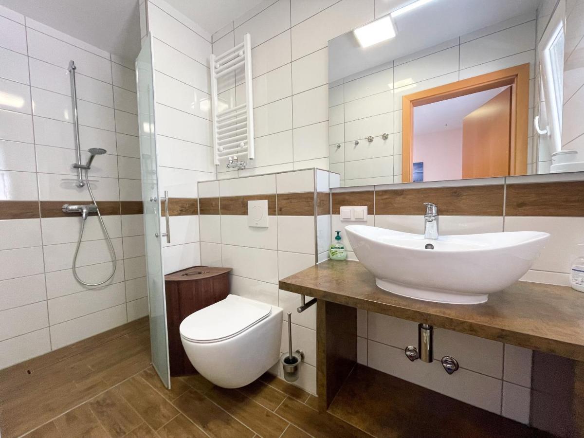 Apartments Sams โนวีวีโนดอลสกี ภายนอก รูปภาพ
