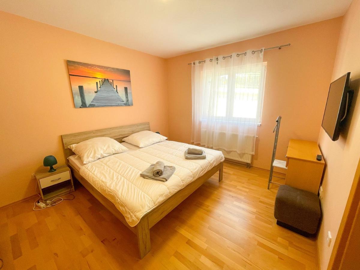 Apartments Sams โนวีวีโนดอลสกี ภายนอก รูปภาพ