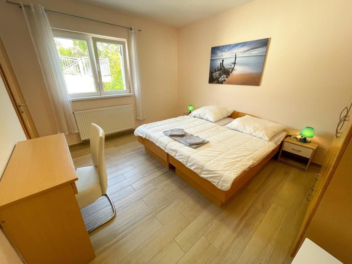 Apartments Sams โนวีวีโนดอลสกี ภายนอก รูปภาพ
