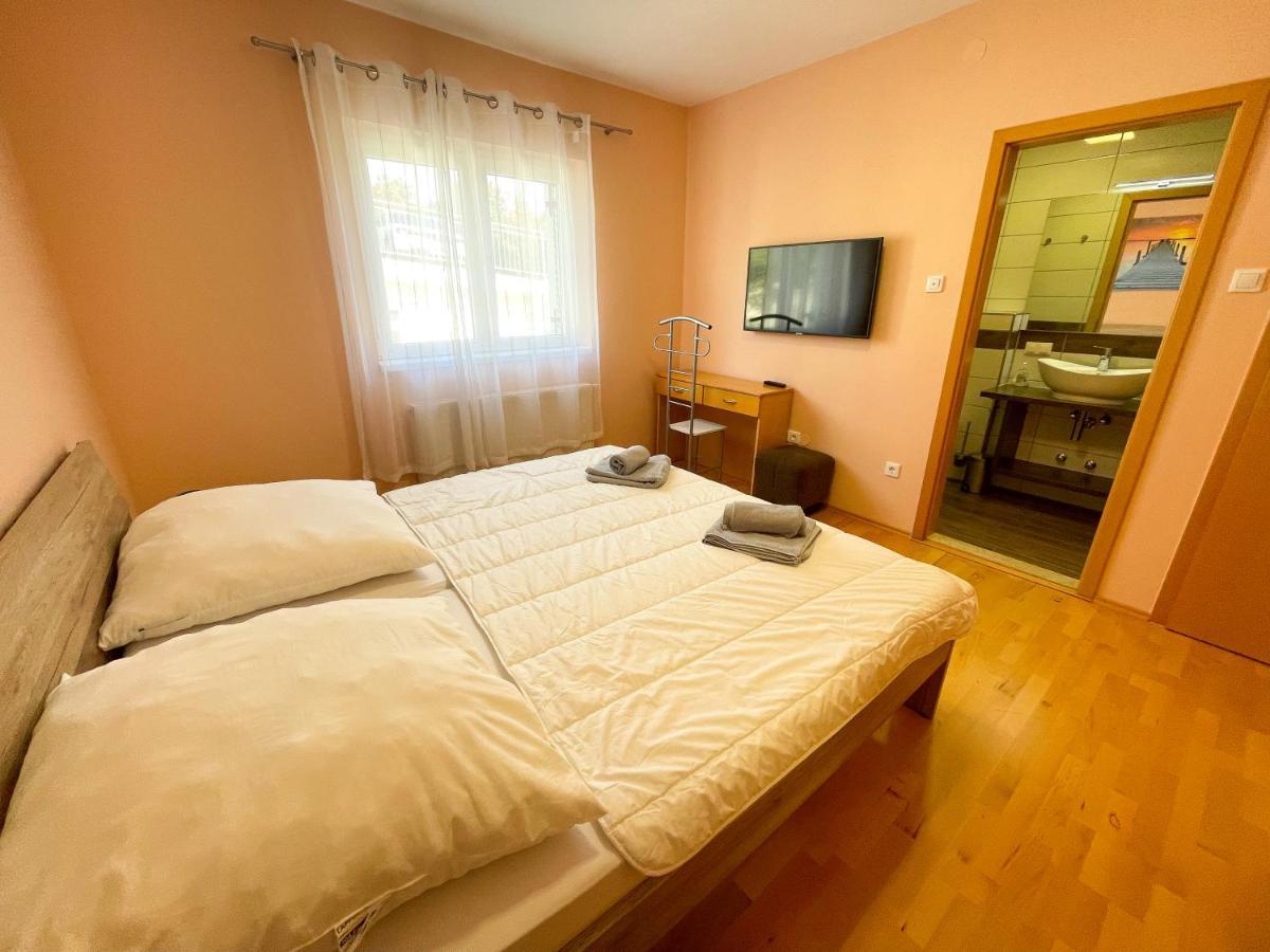 Apartments Sams โนวีวีโนดอลสกี ภายนอก รูปภาพ